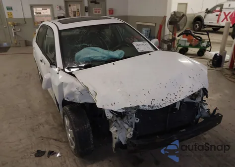 2004 Toyota Corolla Le z USA, uszkodzony, nr VIN 2T1BR38E34C212967